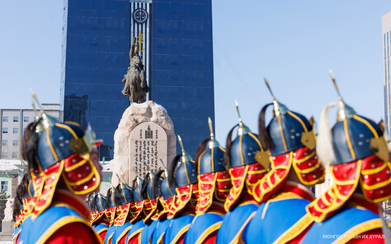 Жанжин Д.Сүхбаатарын талбайд 